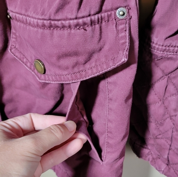 Ardene small burgundy lightweight fall/spring quilted jacket layering piece - Picture 6 of 13